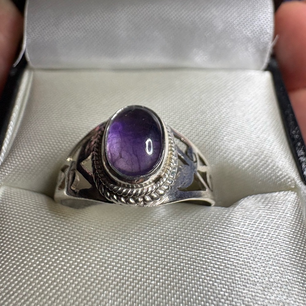 Ring 925 Sterling Silver Amethyst Gemstone Cut Out Band Foliage Leaf Design